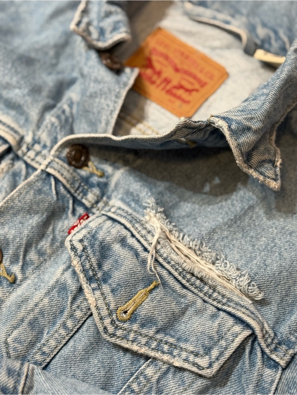 Levi’s Distressed Denim Trucker Jacket Small Light Wash Y2K Grunge